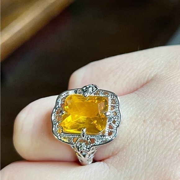 Size 7 Statement Ring - Picture 5 of 9